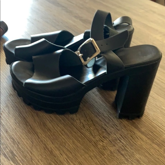 Top shop Italian made black leather platform heels - Picture 2 of 4